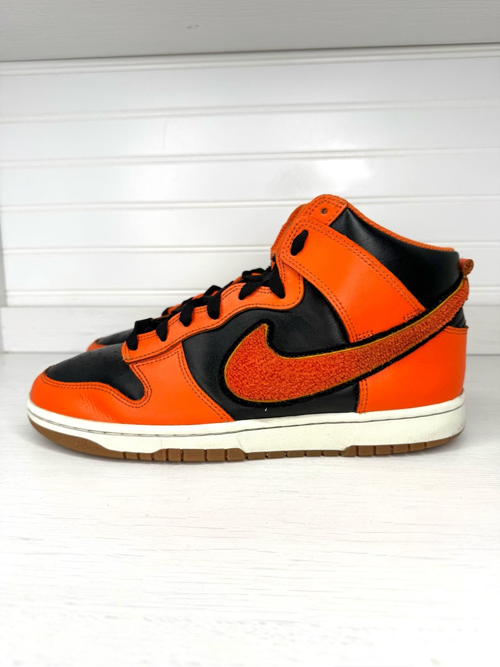 Nike Dunk High Retro PRM Somos Familia DR8805-002 Men’s Size 9.5 Orange Black
